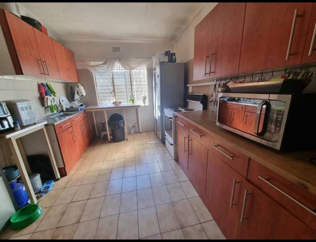 4 BEDROOM HOUSE FOR SALE IN BRACKENHURST